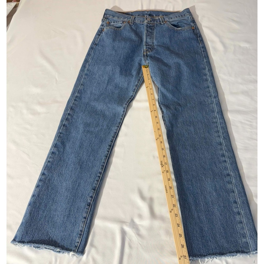 Levis Jeans 501 Mens 30x32 CUTOFF HEM Medium Stonewash Button Fly 00501-0193 - Picture 4 of 12